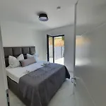 Betty's Luxus - 2 Pools Трогир