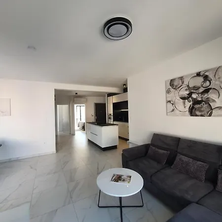 Betty's Luxus - 2 Pools Apartamento