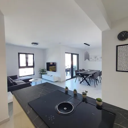 Betty's Luxus - 2 Pools Apartman *