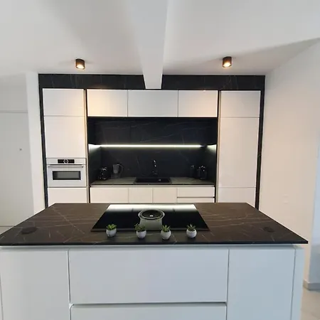 Betty's Luxus - 2 Pools Apartman
