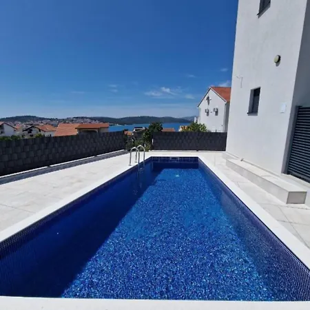 Betty's Luxus - 2 Pools Apartamento *