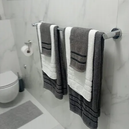 Betty's Luxus - 2 Pools Apartment