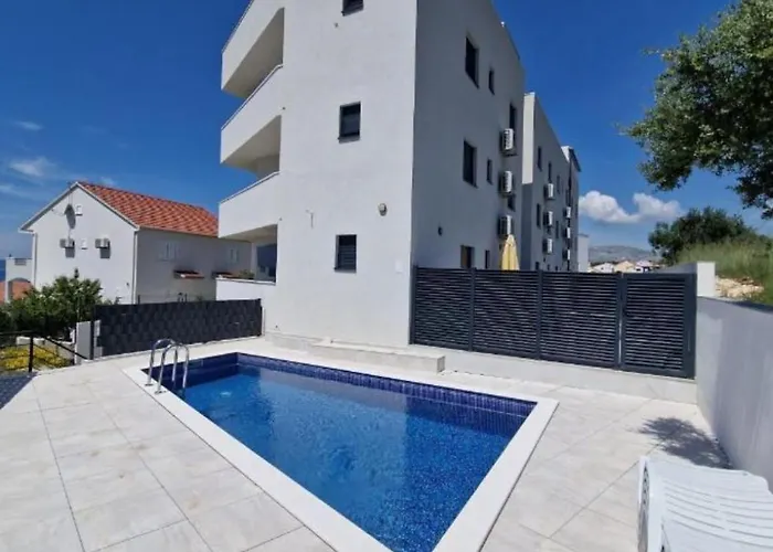 Betty's Luxus - 2 Pools Apartman Trogir