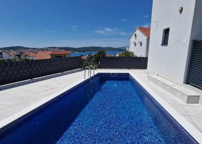 Betty's Luxus - 2 Pools Apartman *