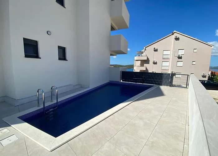 Betty's Luxus - 2 Pools * 트로기르