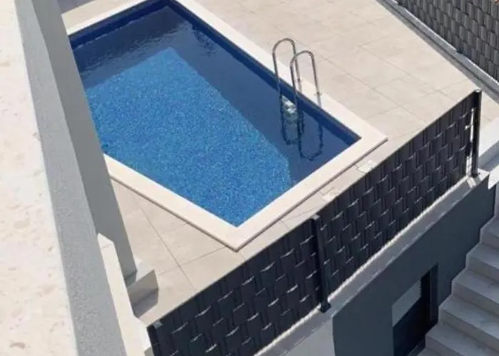 Betty's Luxus - 2 Pools 아파트 *